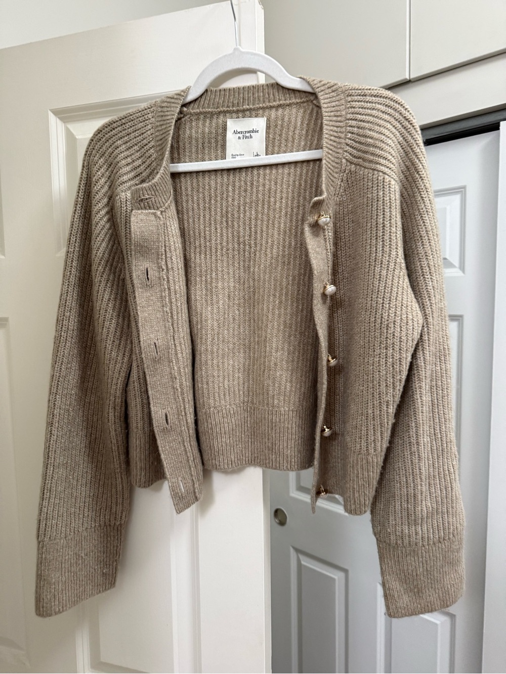 Abercrombie & Fitch Crew Pearl Button Cardigan Large Taupe Tan - Picture 2 of 4